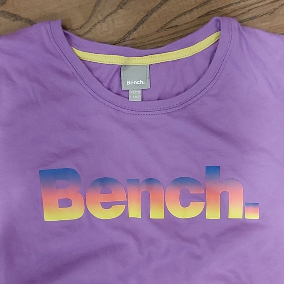 Girls bench T- NWOT - Picture 3 of 3